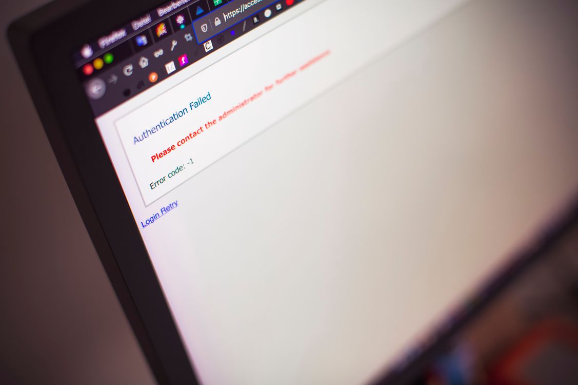 Close-up of a computer screen displaying an authentication failed error message.